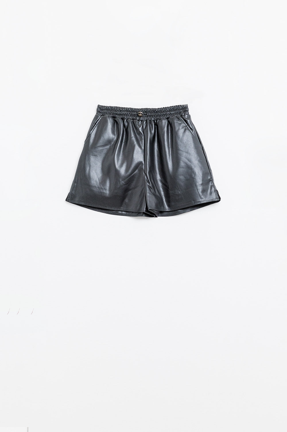 Black faux leather shorts with gathering at the waist with drawstring