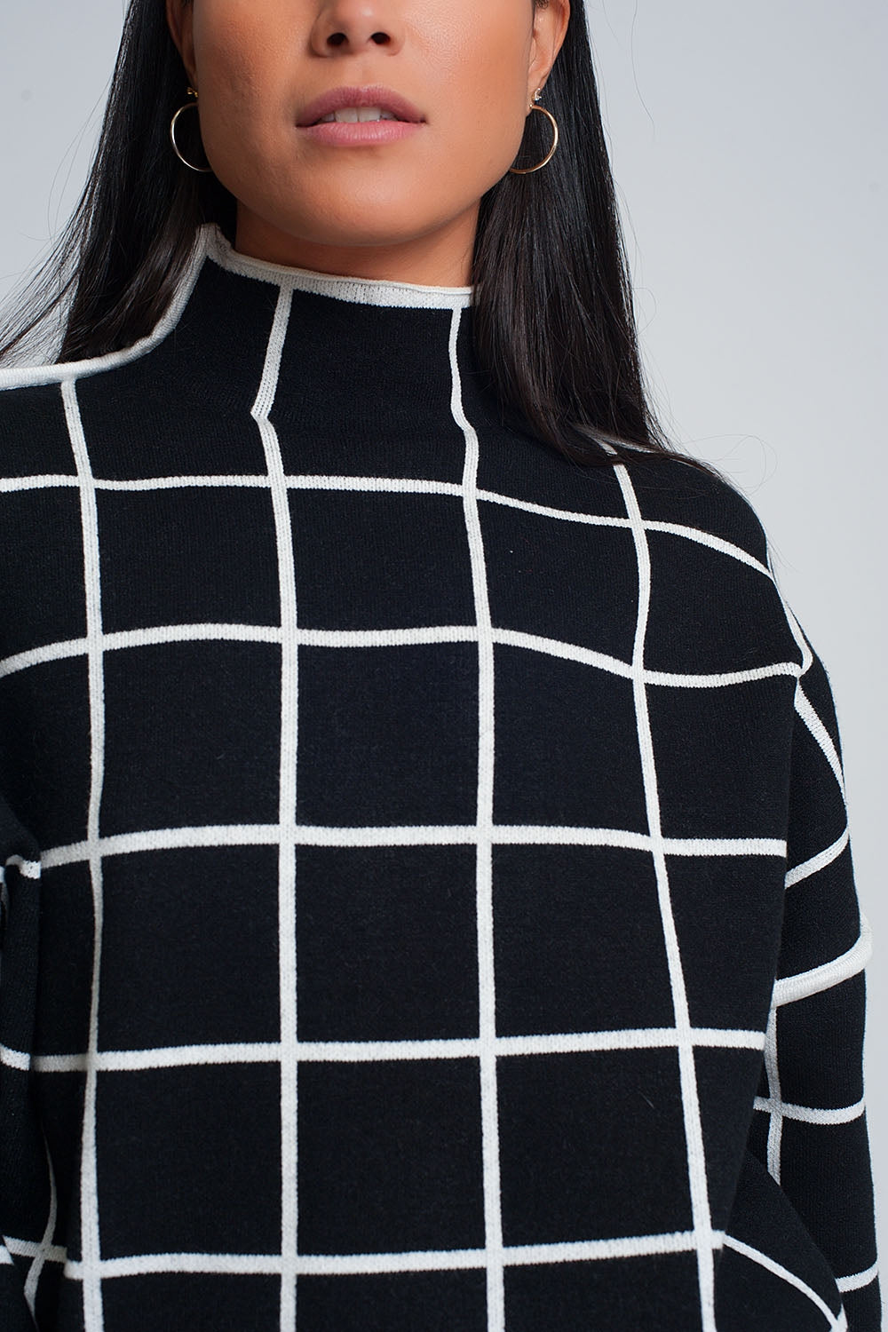 Black sweater with chequered print in 3/4 sleeve and high neck