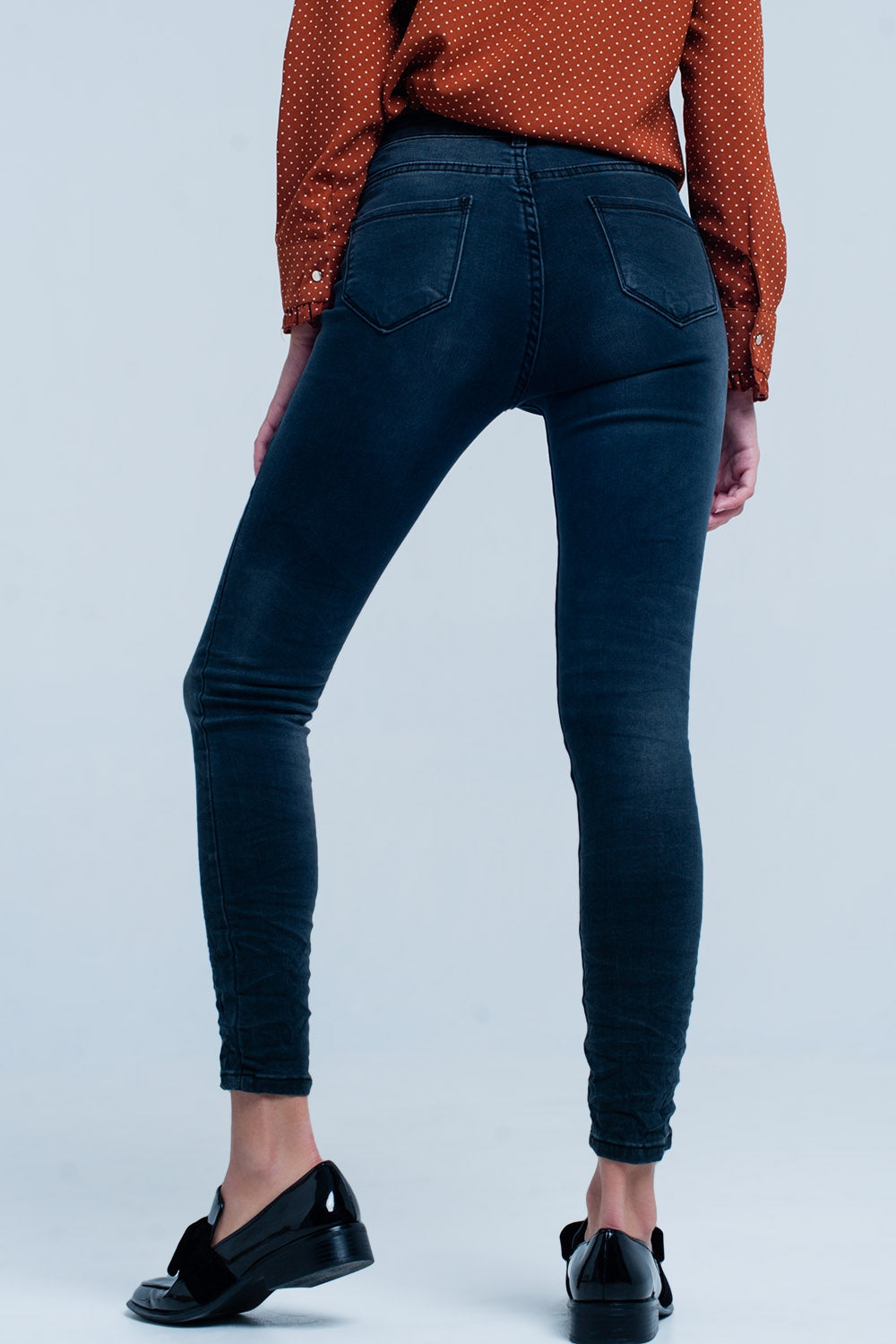 Black wrinkled skinny high-waisted jeans