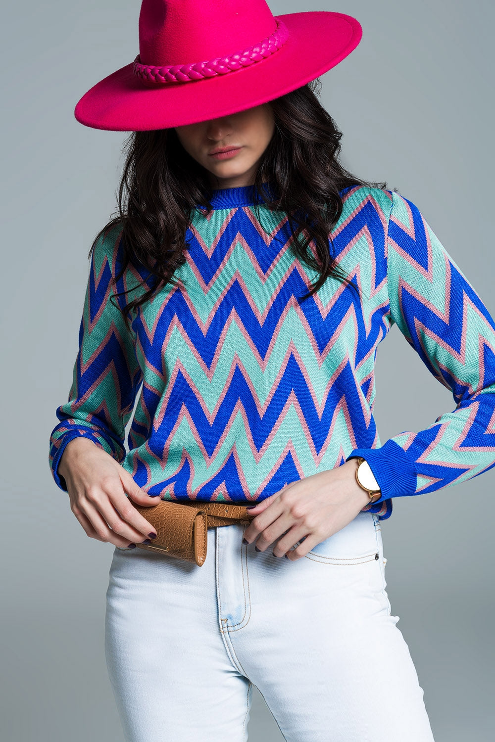 Blue sweater with  zig zag print in blue with pink details