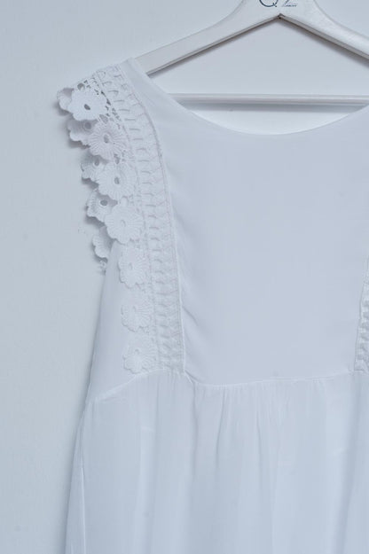 Broderie frill detail top in white