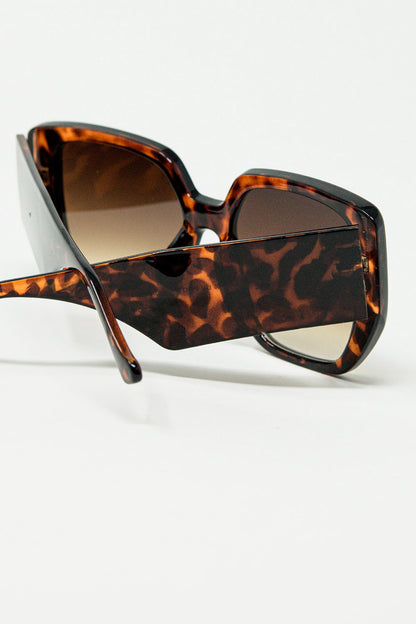 Brown pin-up style sunglasses with geometric design and cat eyes