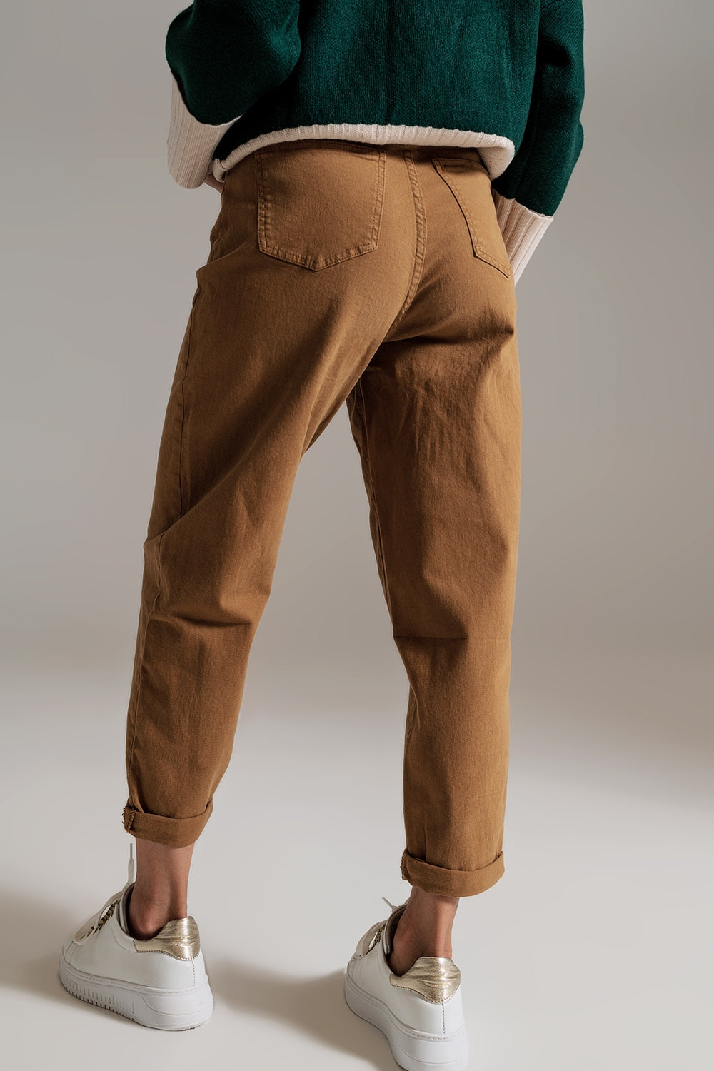 Camel relaxed pants with pocket detail at the waist