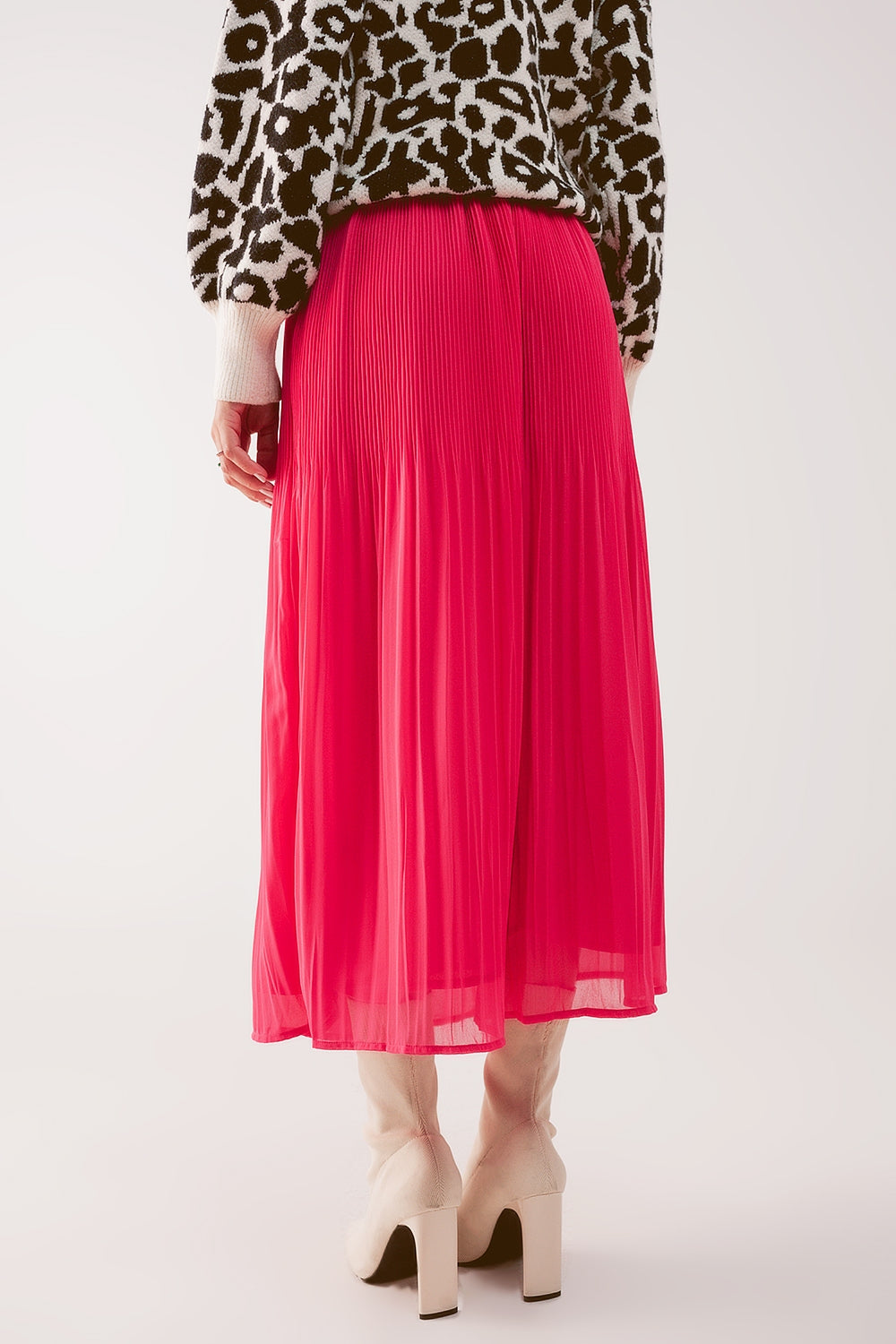 Chiffon pleated midi skirt in fuchsia