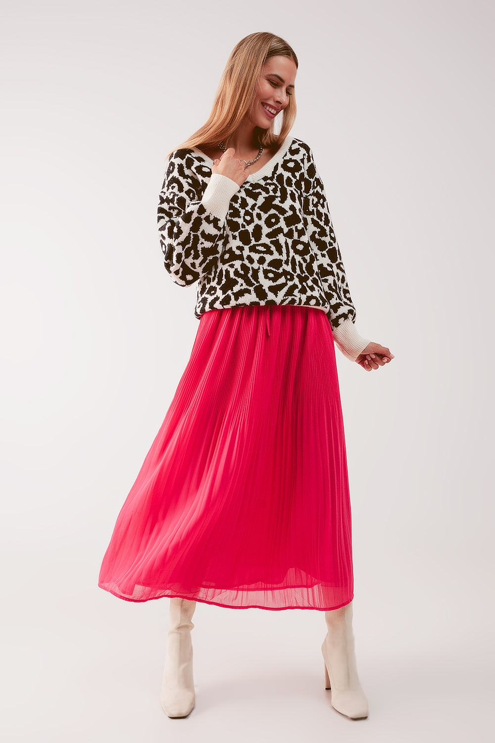 Chiffon pleated midi skirt in fuchsia