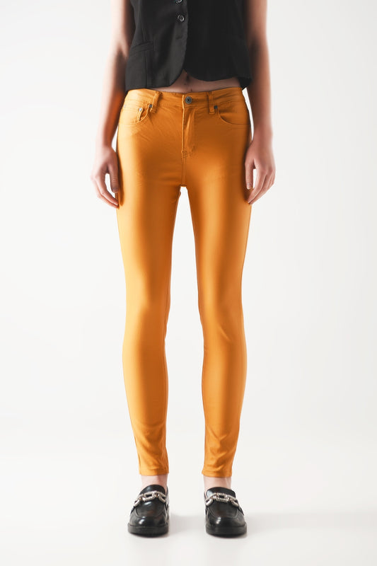 Q2 Coated pants in orange