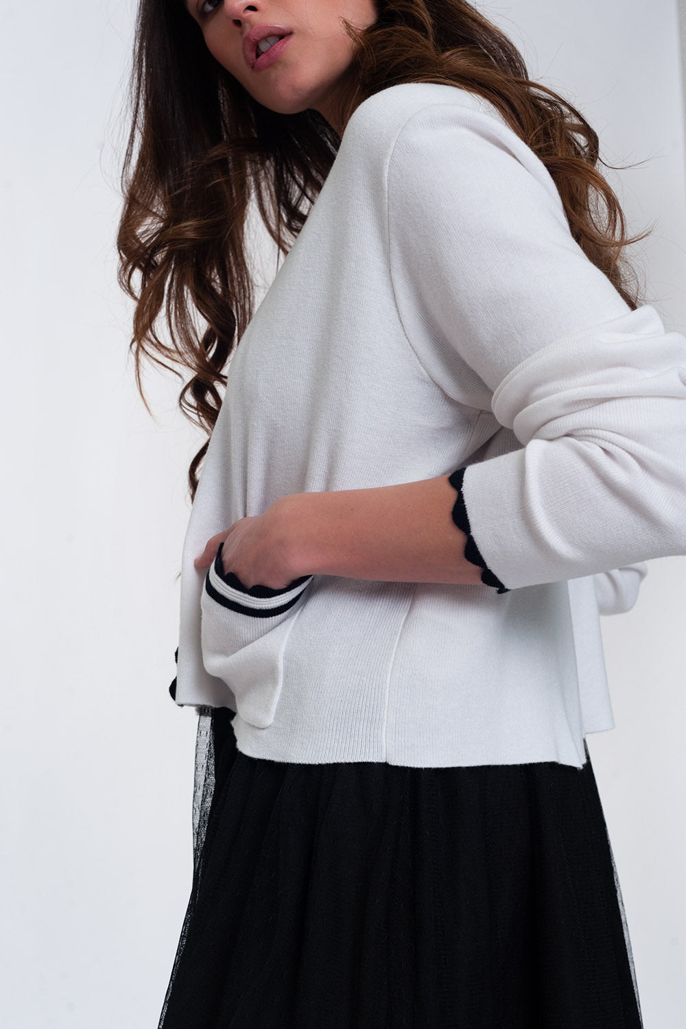 Contrast trim cardigan in white