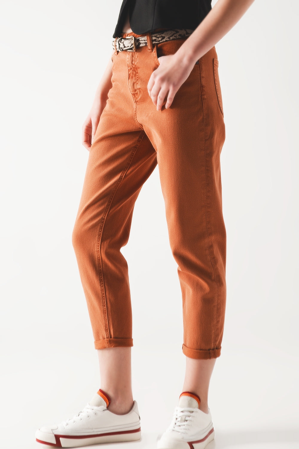 Q2 Cotton mid rise slouchy jean in rust