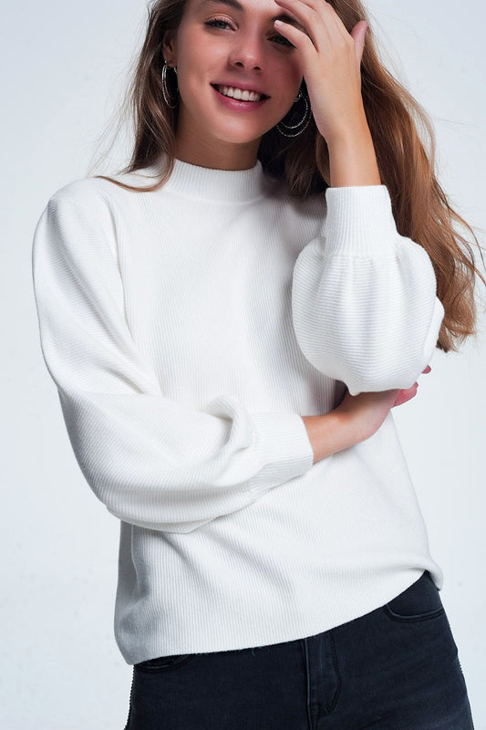 Q2 Cream colored sweatshirt with long sleeves