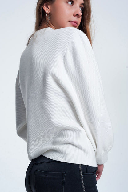 Cream colored sweatshirt with long sleeves