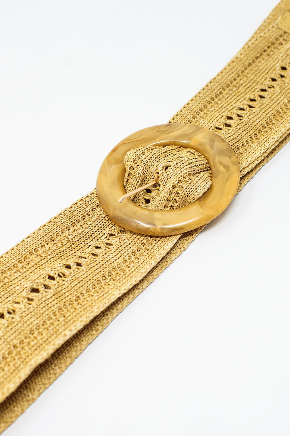 Creme woven belt with round buckle with marble effect