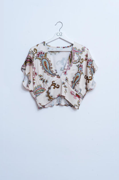 Q2 Crop top with paisley print