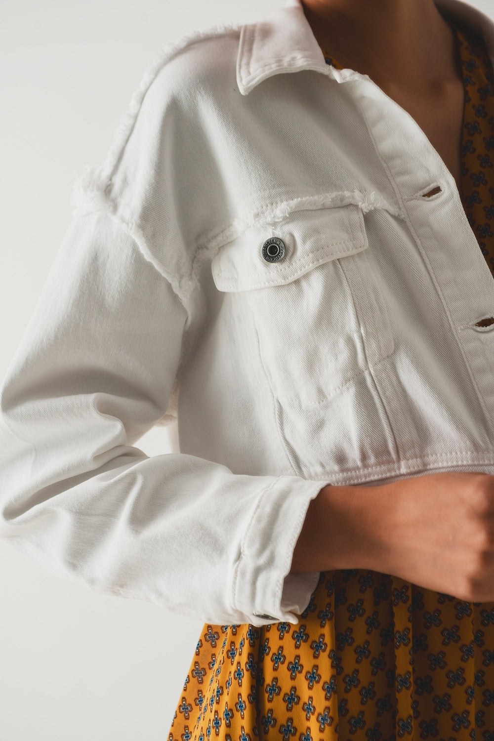 Cropped denim trucker jacket in white