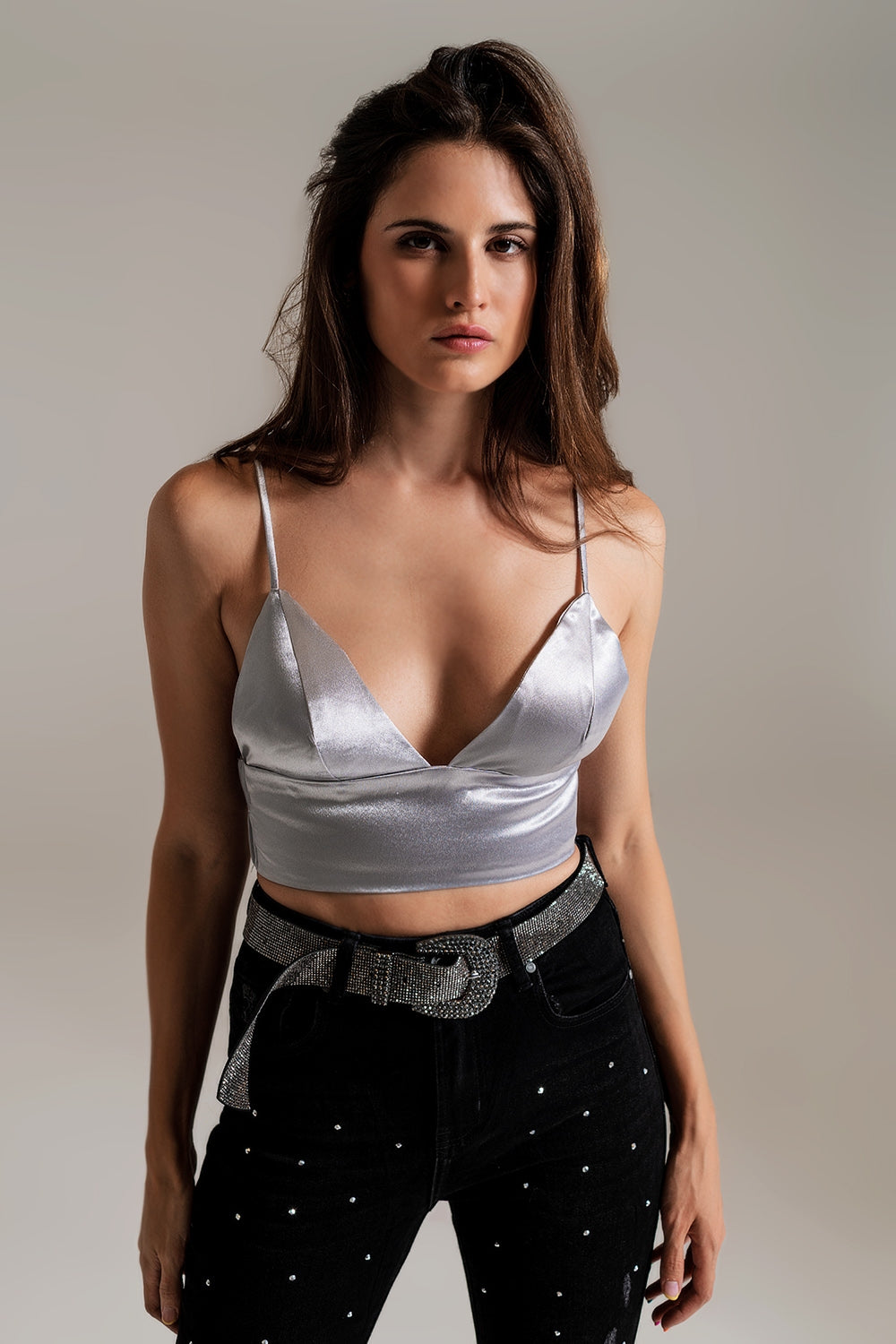 Cropped party top in satin fabric silver with V-neck