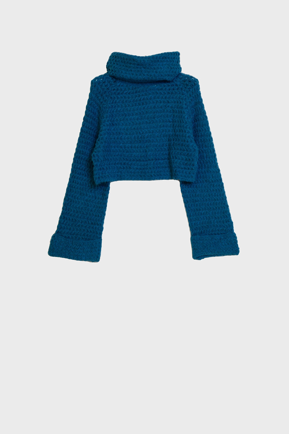 Q2 Cropped sweater with turtle neck in blue