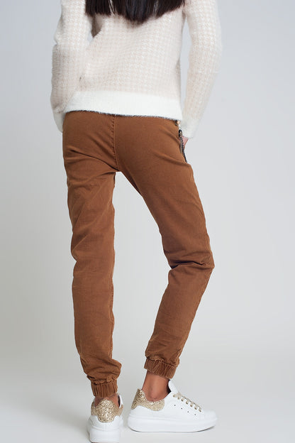 Cuffed utility pants with chain in brown