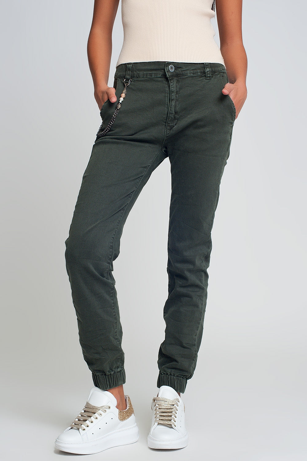 Q2 Cuffed utility pants with chain in khaki