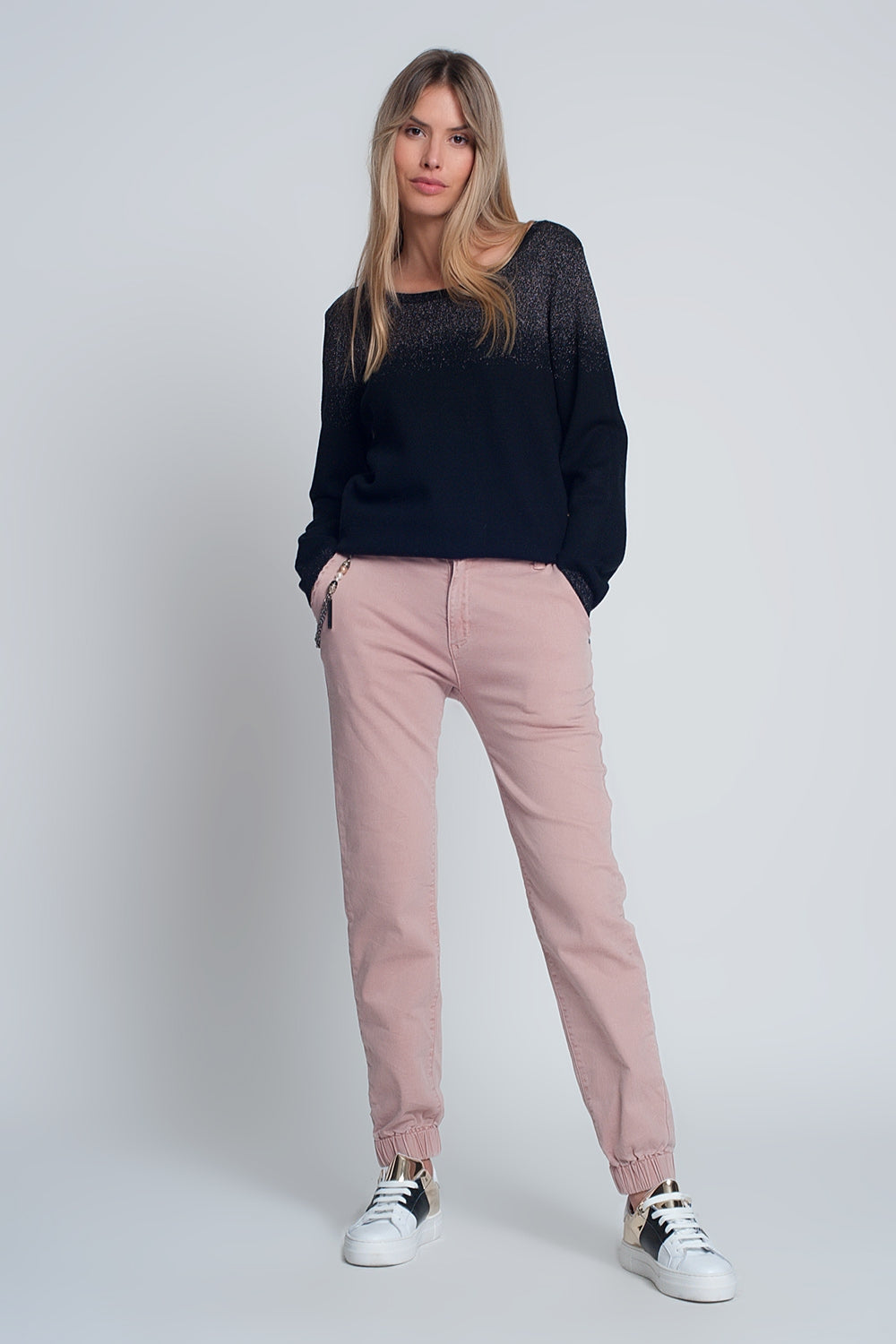 Cuffed utility pants with chain in pink