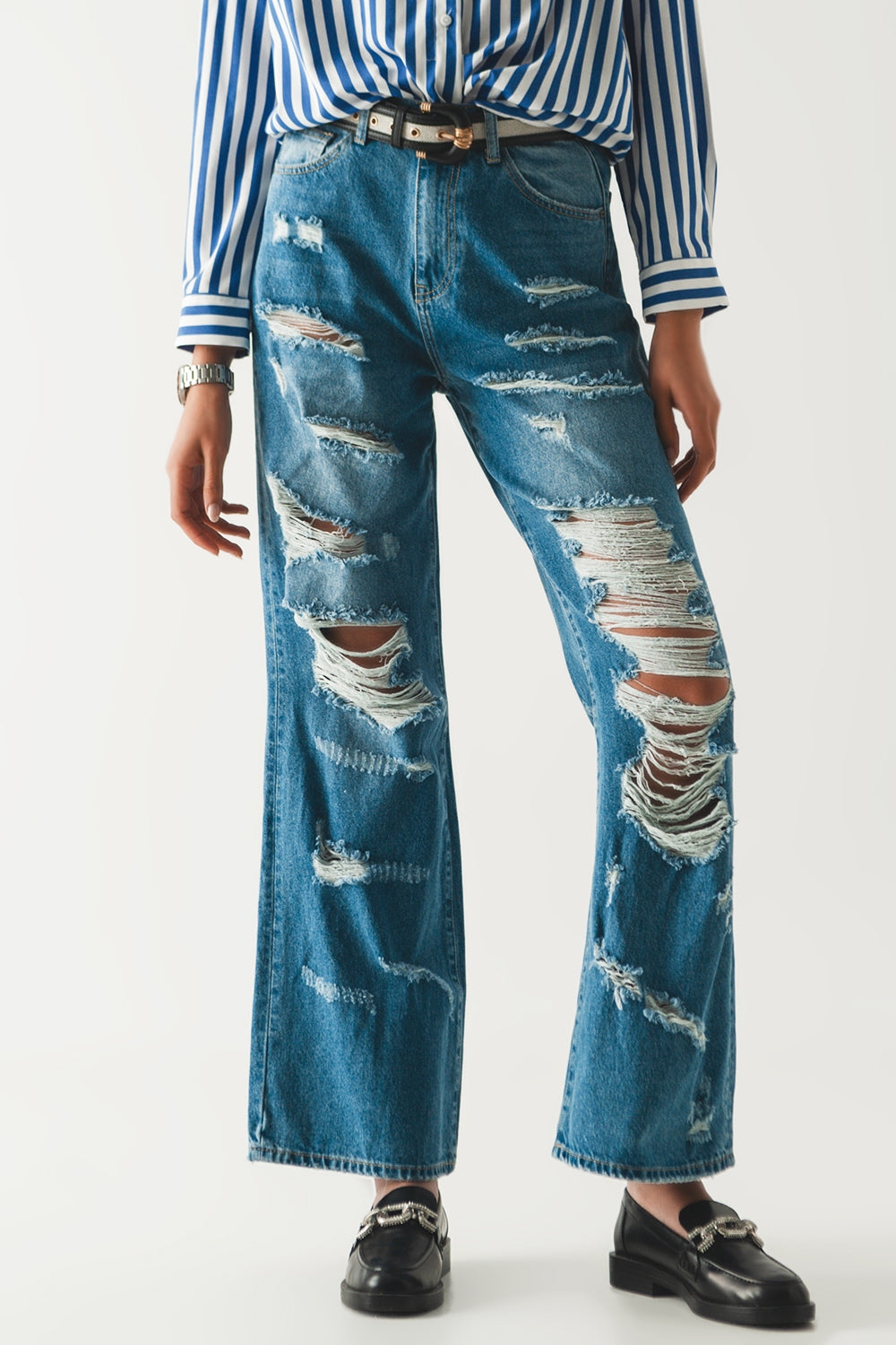 destroyed boyfriend jeans in blue