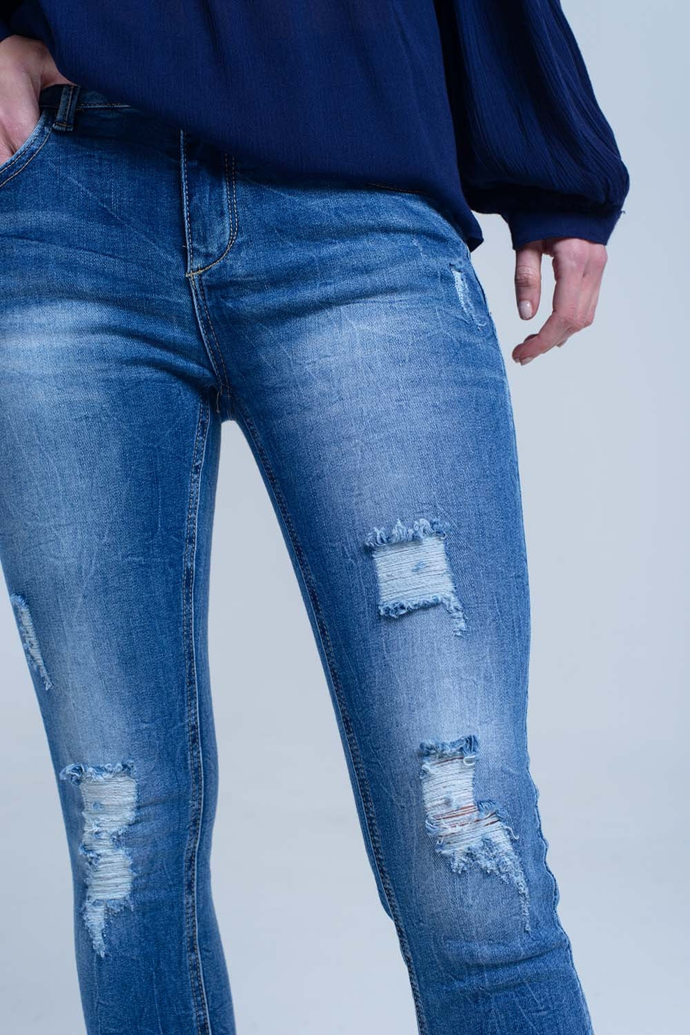 Distressed ripped skinny jean