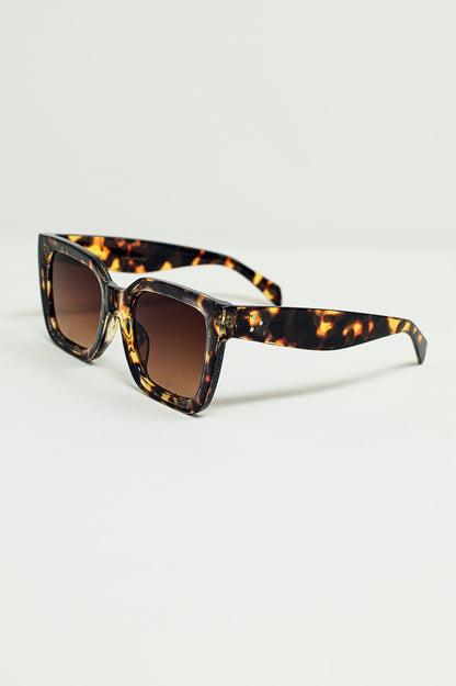 Elongated Squared Sunglasses With Dark Lenses in Tortoise Shell