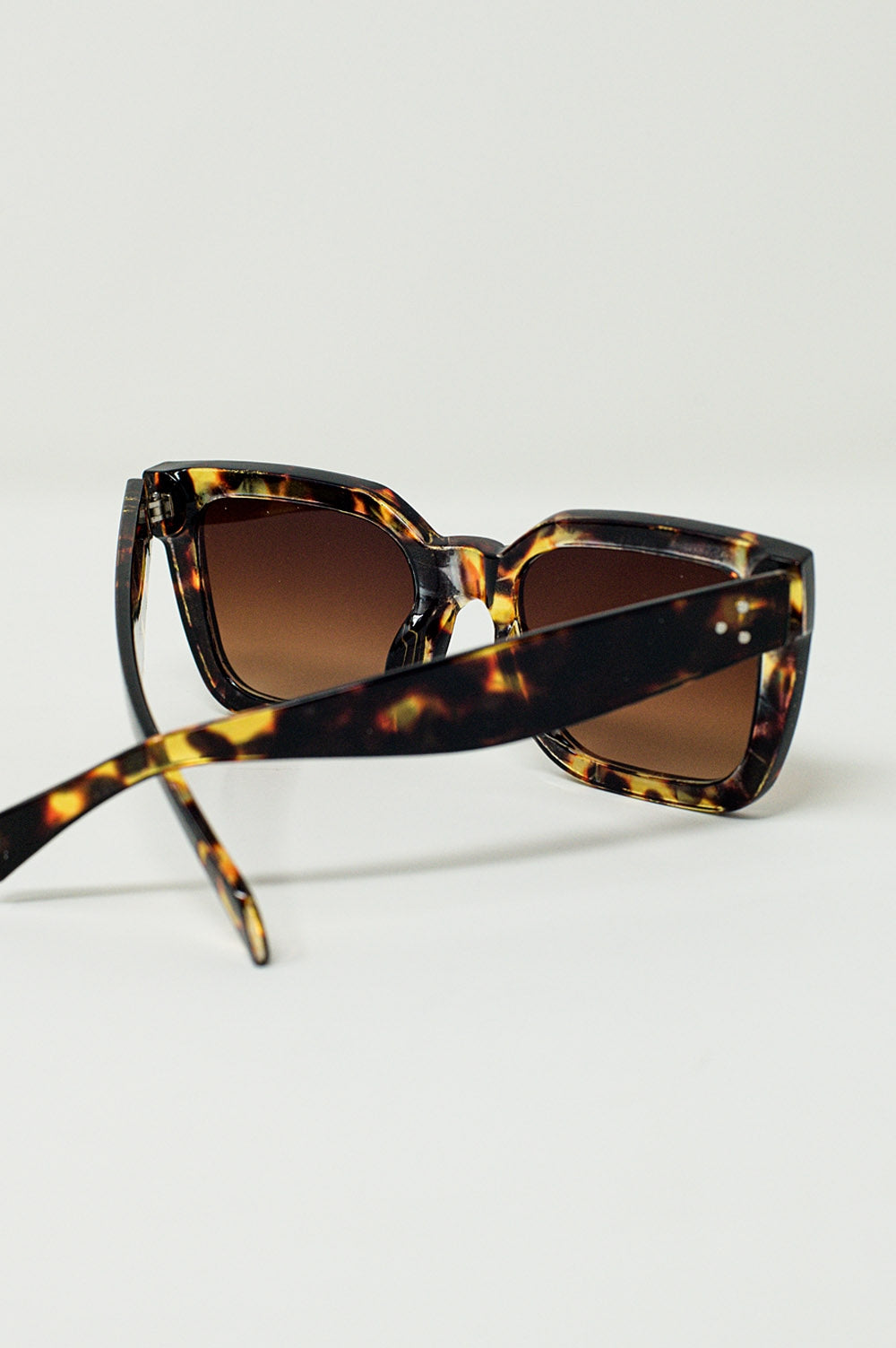 Elongated Squared Sunglasses With Dark Lenses in Tortoise Shell