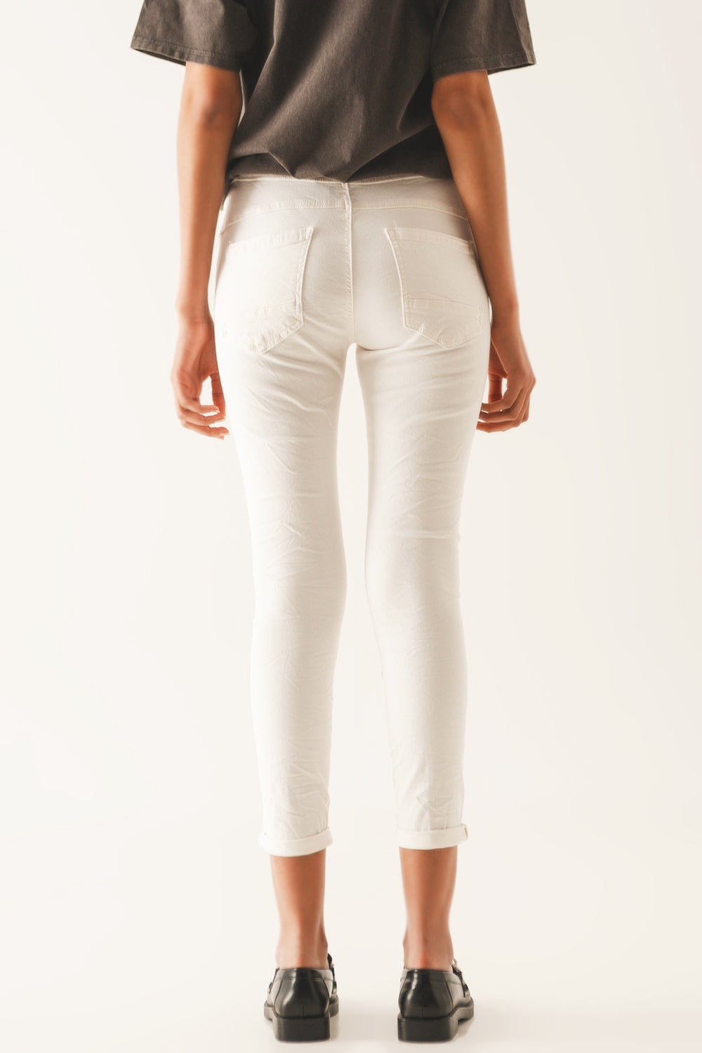 Exposed buttons skinny jeans in cream