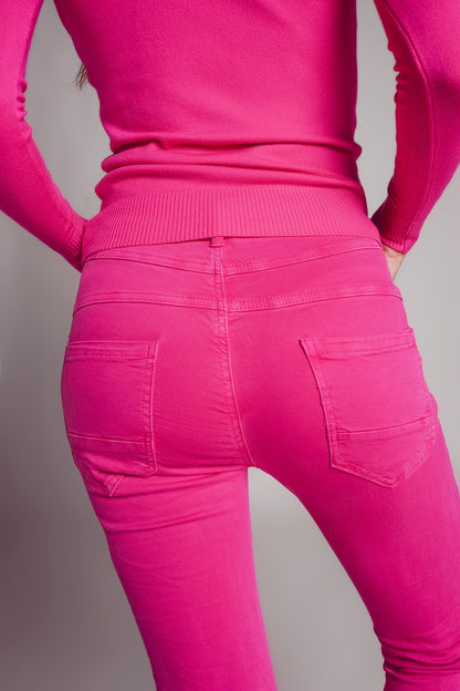 Exposed buttons skinny jeans in fuchsia