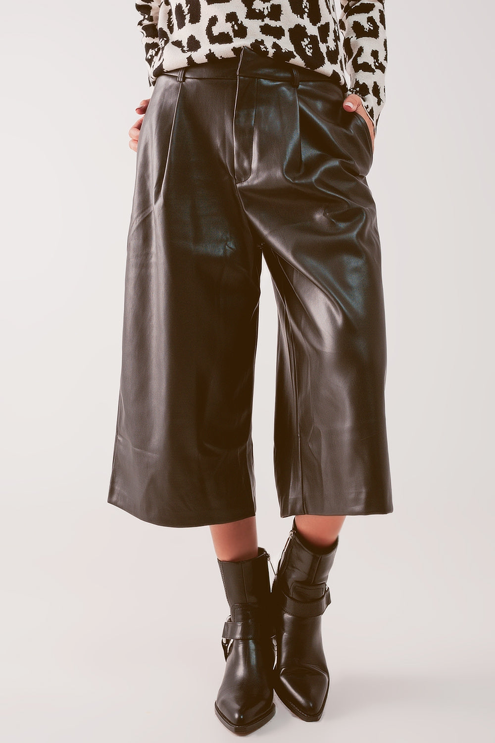 Q2 Faux leather wide leg culotte in black