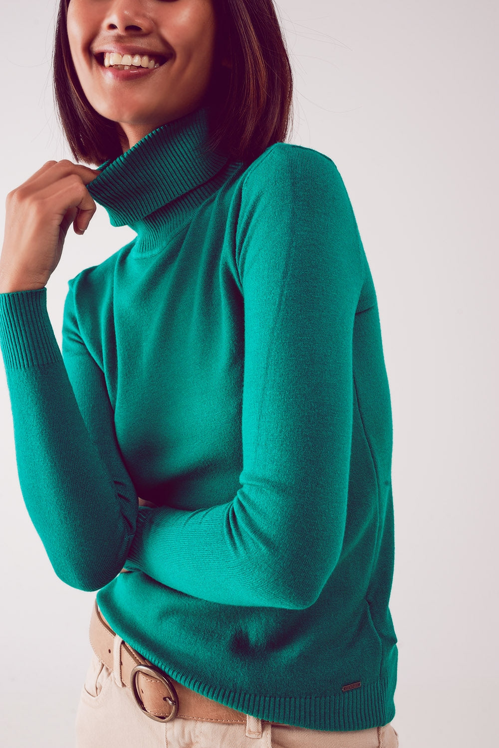 Fine knit high neck jumper in green