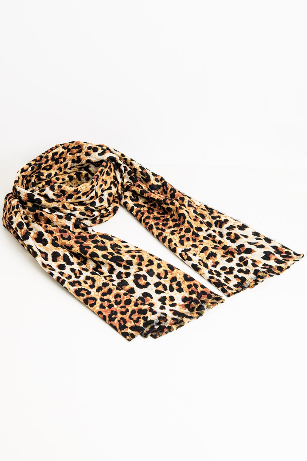 Fine woven scarf with leopard print in camel