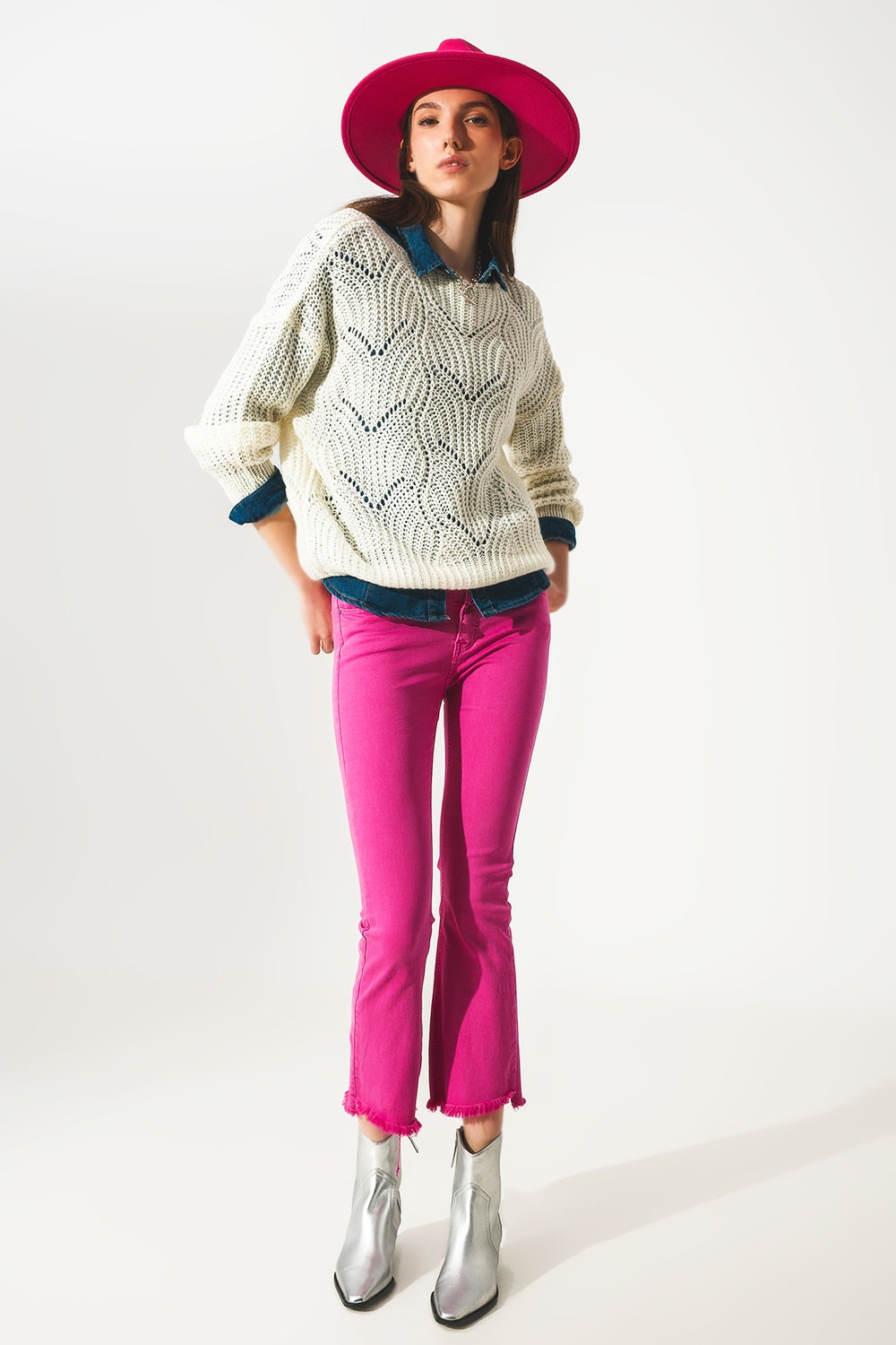 Flare jeans with raw hem edge in fuchsia