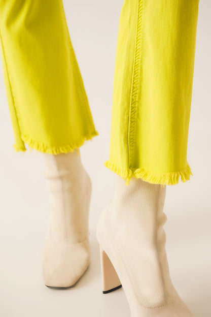 Flare jeans with raw hem edge in yellow