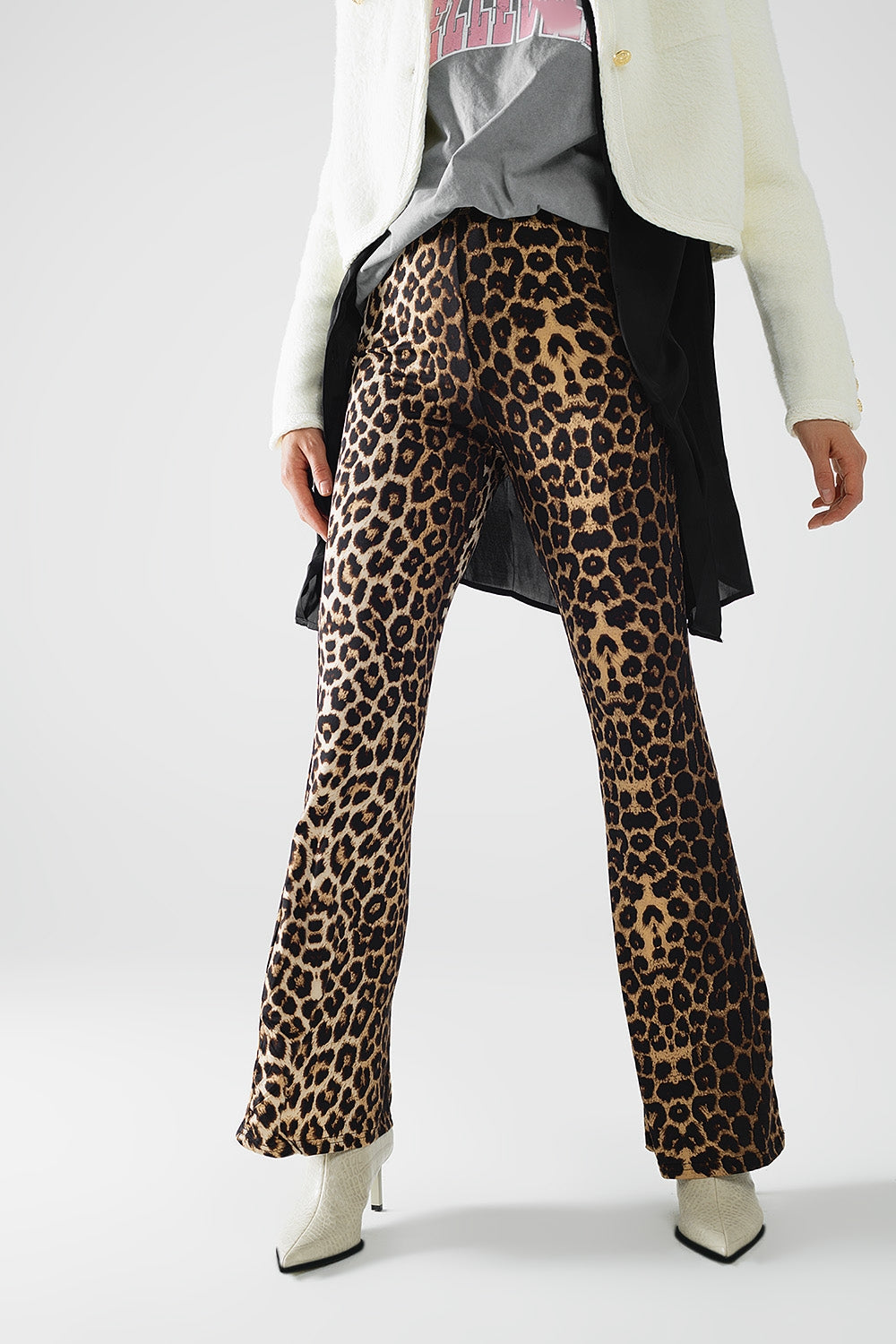 Q2 Flared Spandex leggings in a leopard print