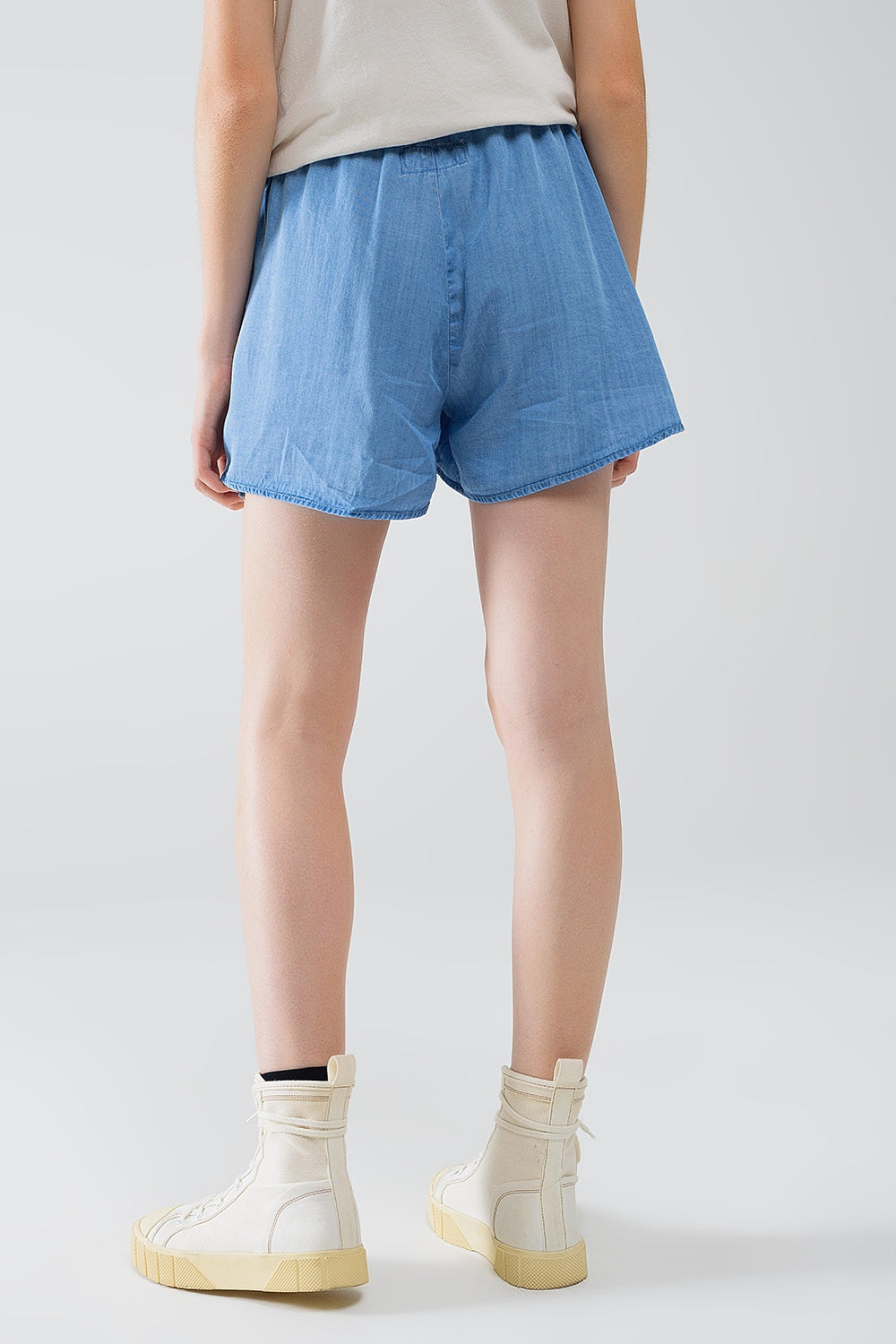 Flowing Tencel Denim Shorts With Side Pockets