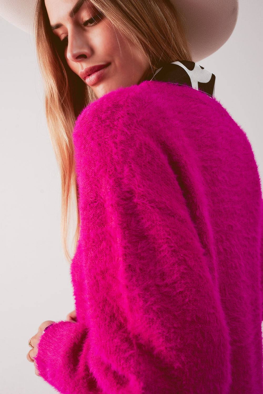 Fluffy knit jumper in fuchsia