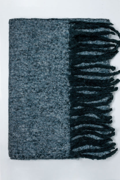 Q2 Fluffy tassel scarf in black