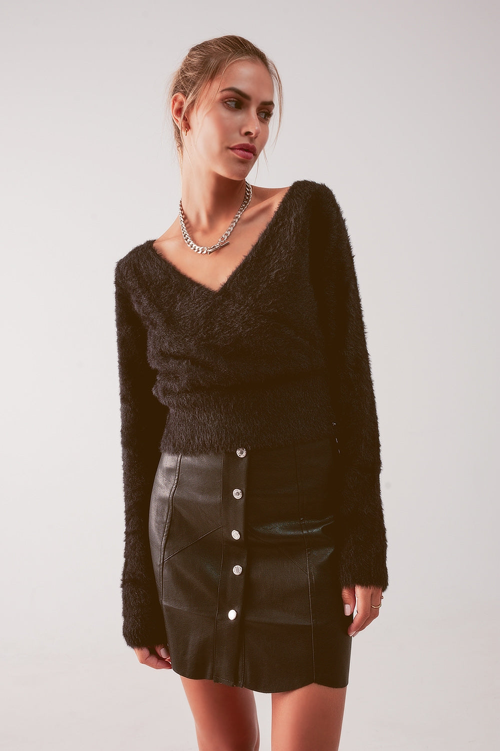 Fluffy v neck knit jumper in black