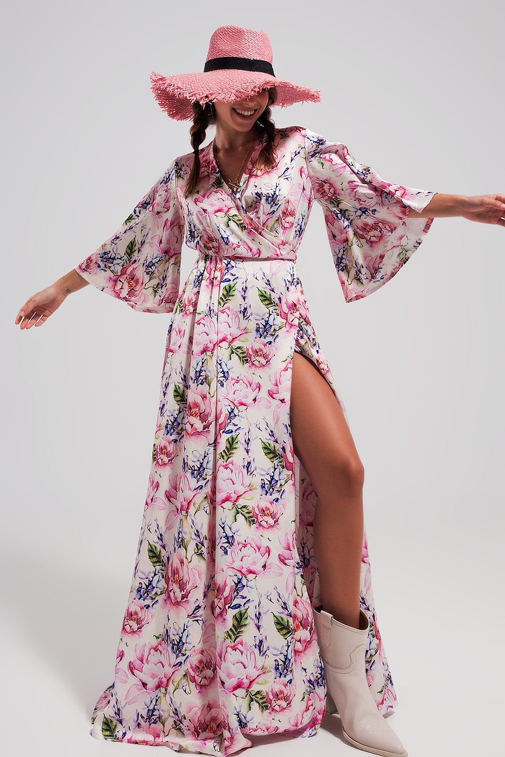 Q2 Flutter sleeve maxi dress in pink floral print