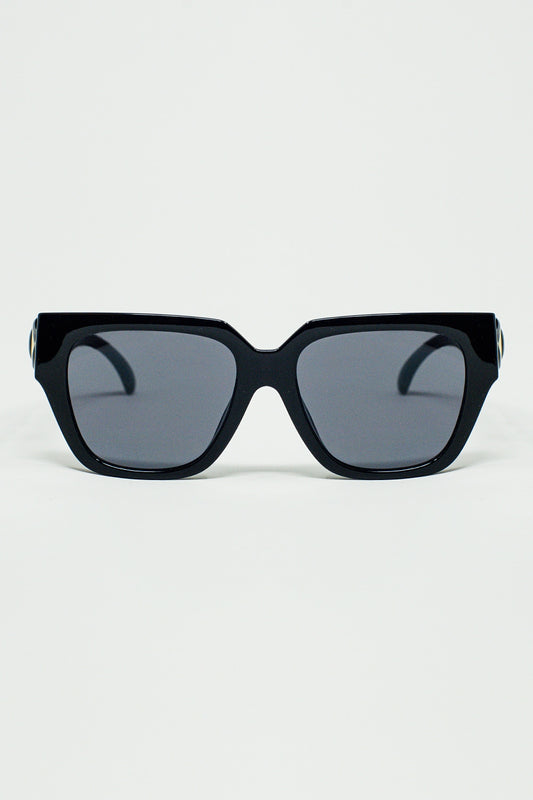 Q2 geometric thick black sunglasses with black lens