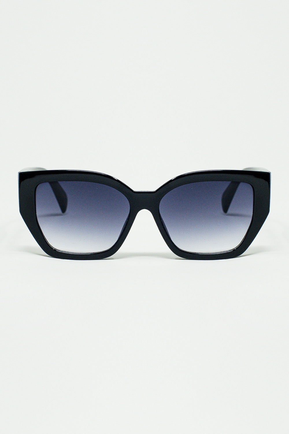 Q2 geometric thick black sunglasses with gradient lens