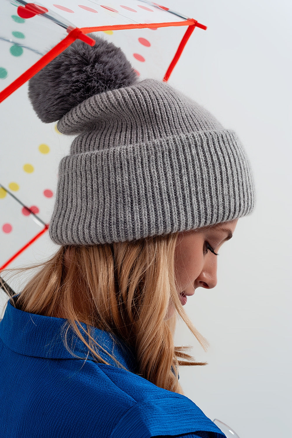 Q2 Gray knitted hat with pompom