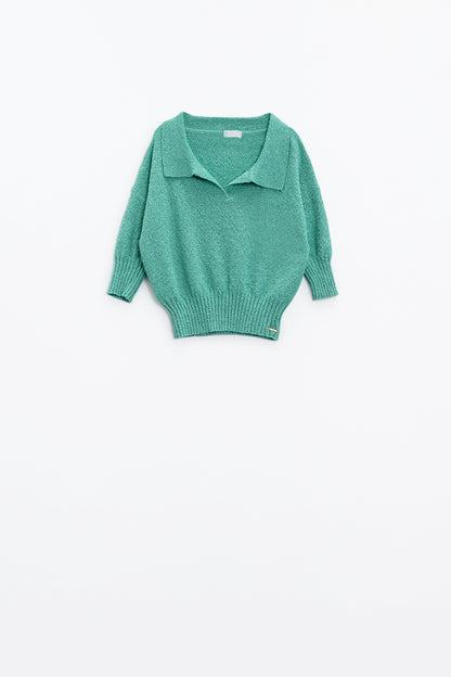 Green sweater with 3/4 sleeves and polo collar