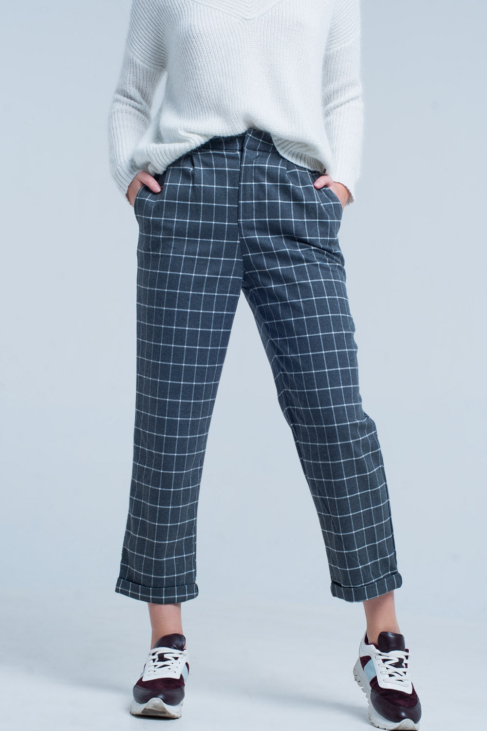 Grey Pants in White check Print