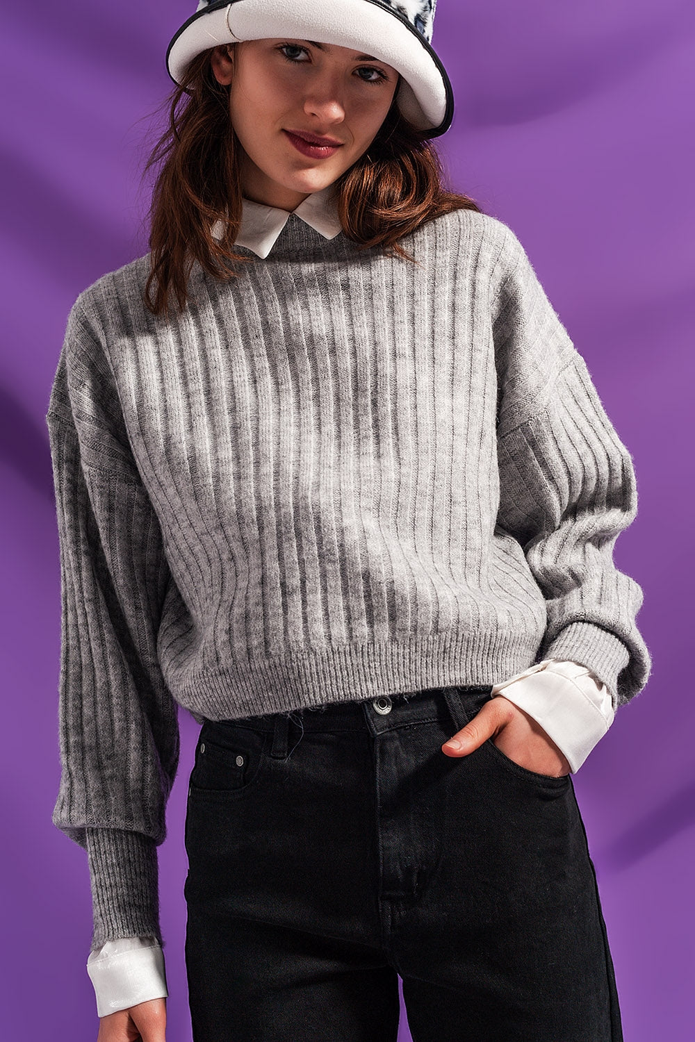 Q2 Grey sweater in stripe