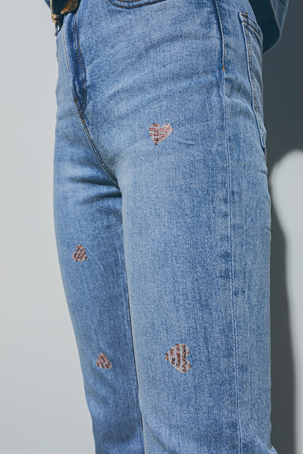 Heart Embellished Jeans with teared hem in Med Wash