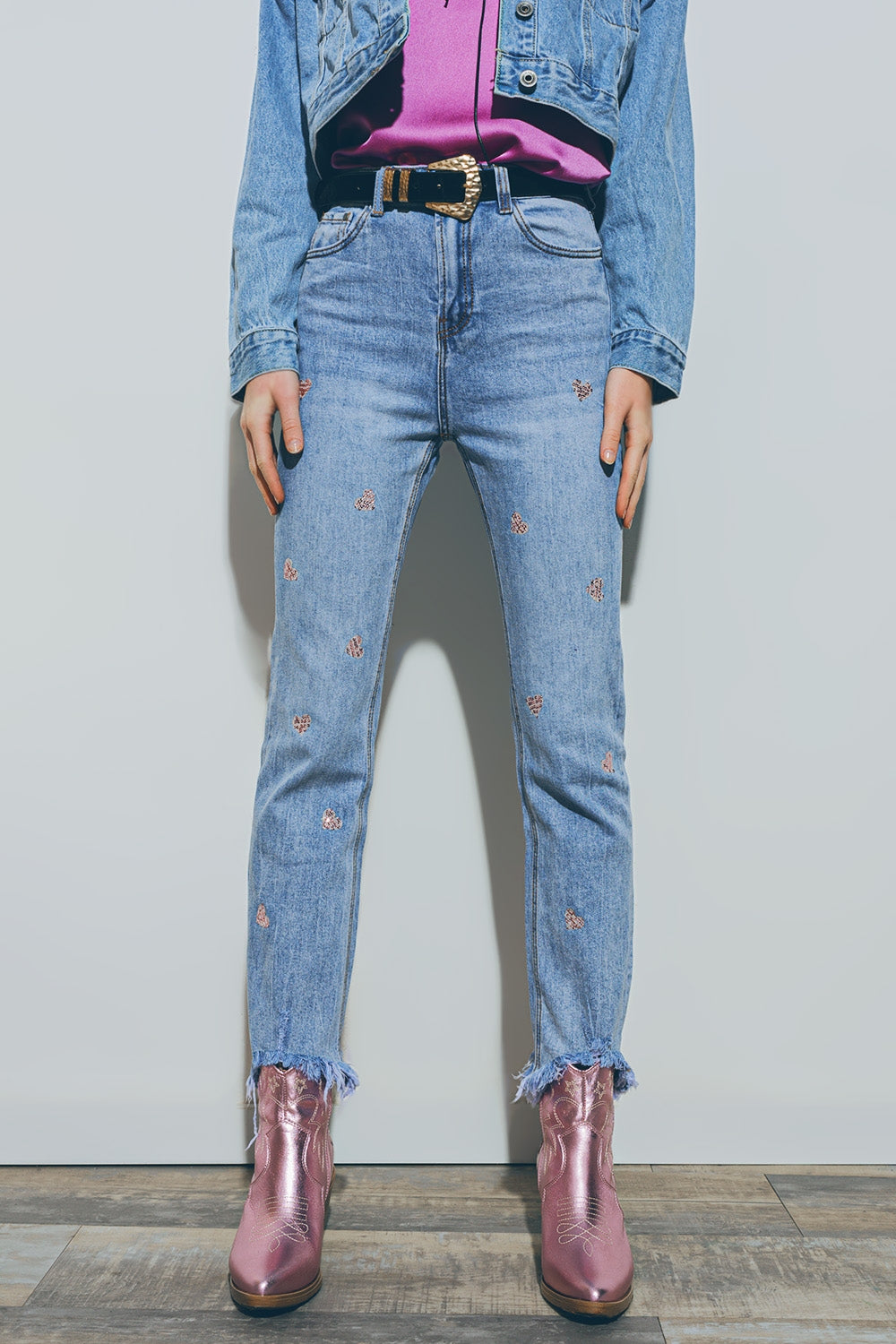 Heart Embellished Jeans with teared hem in Med Wash