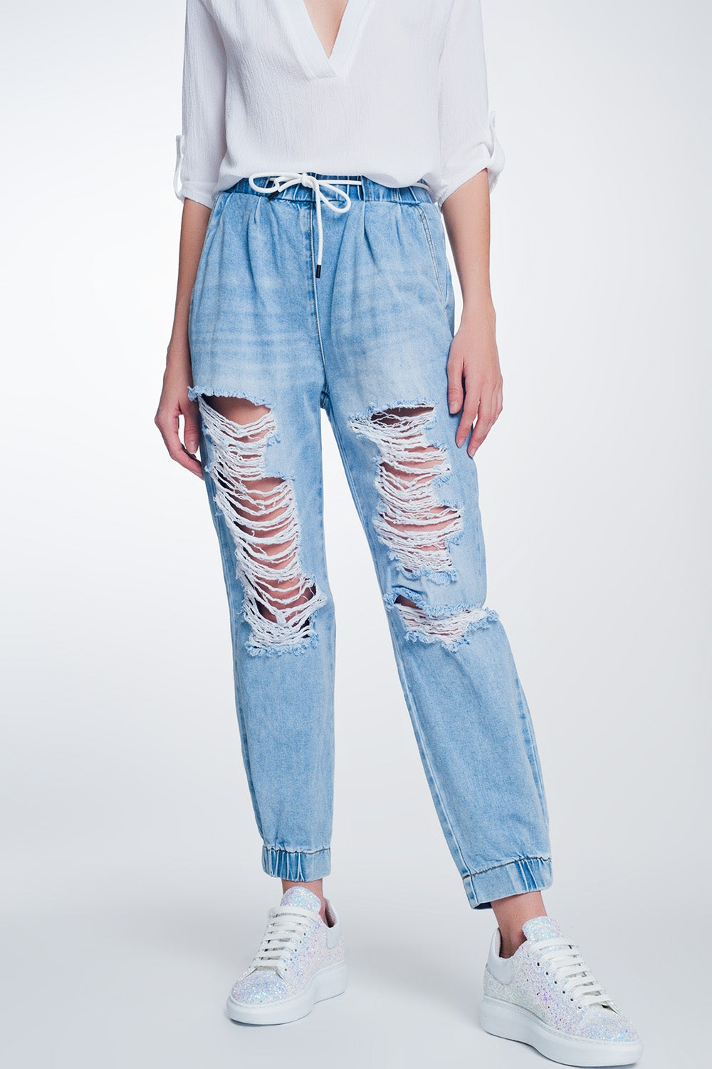 Q2 Heavily ripped boyfriend jeans in light denim