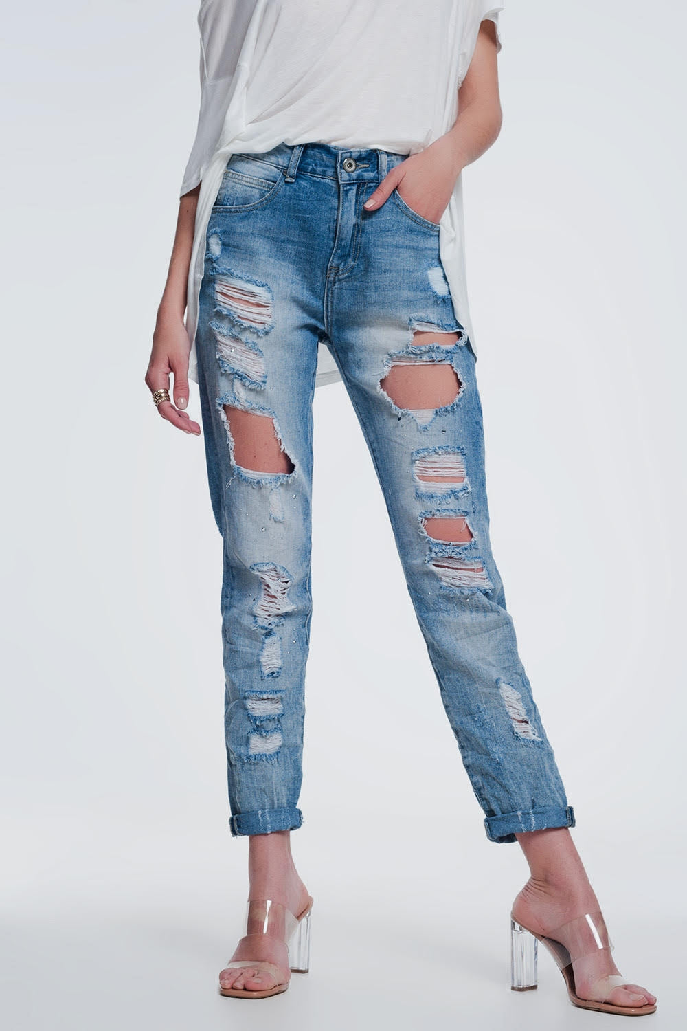 Q2 Heavily torn straight jeans in light denim