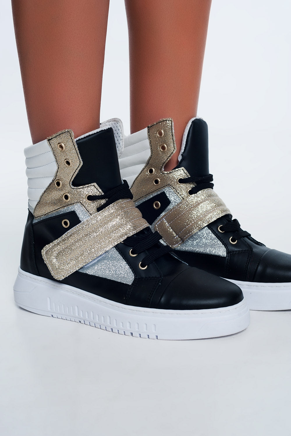 Q2 Hi-top sneakers in gold